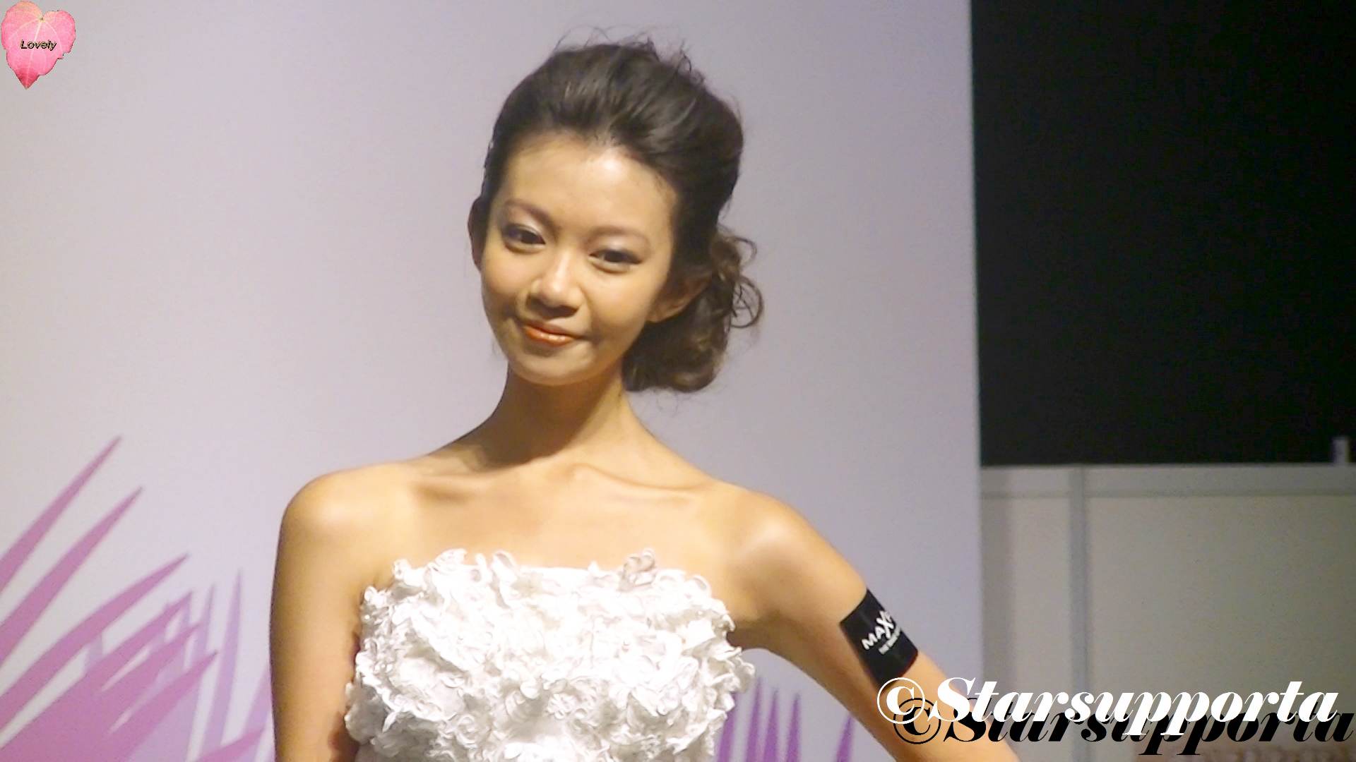 20120610 夏日婚紗、婚宴及結婚服務博覽 - MaxFactor: 專業新娘化妝示範 @ 香港會議展覽中心 HKCEC (video)